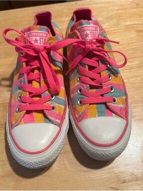 Converse women’s size 7, colorful striped pattern
